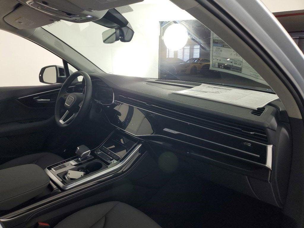 new 2025 Audi Q7 car, priced at $70,150