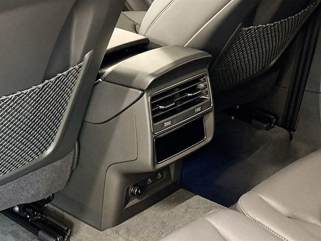 new 2025 Audi Q7 car, priced at $70,520