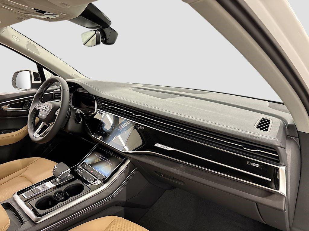 new 2025 Audi Q7 car, priced at $69,695