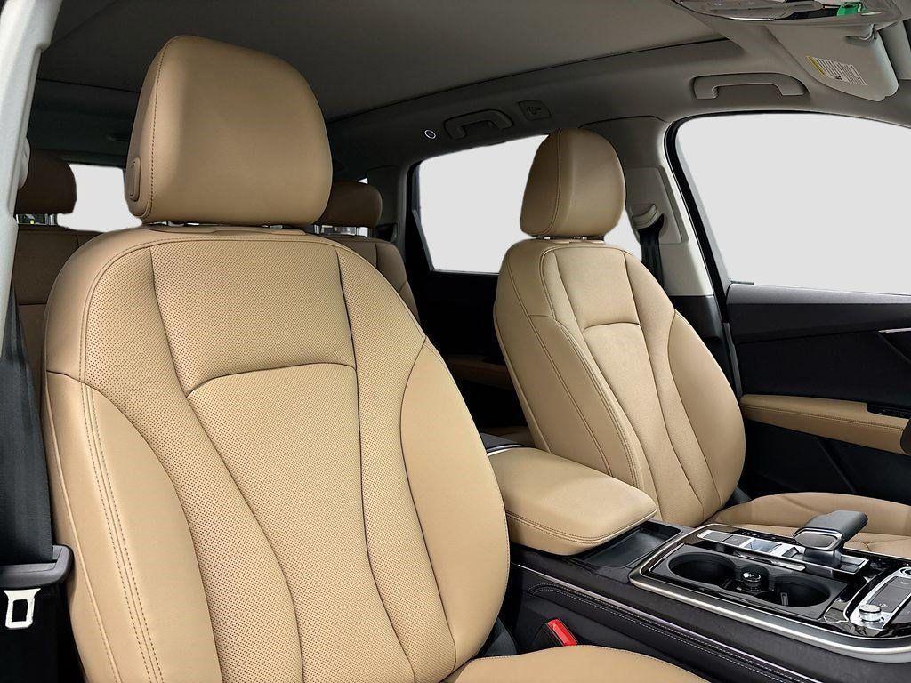 new 2025 Audi Q7 car, priced at $69,695