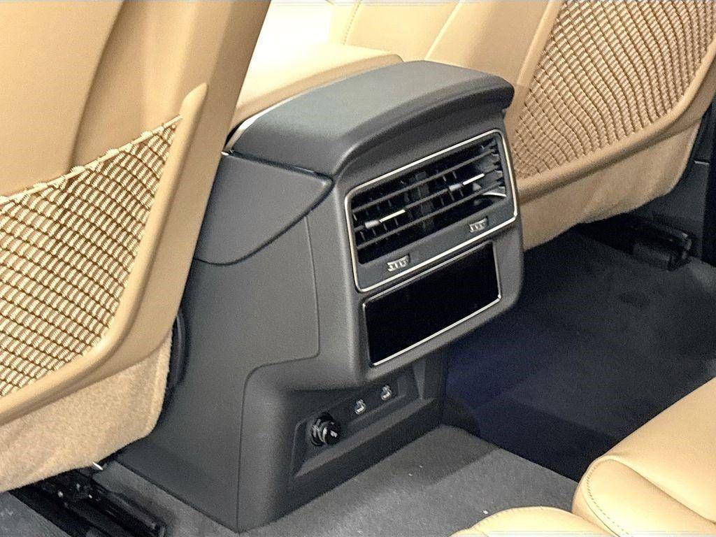 new 2025 Audi Q7 car, priced at $69,695