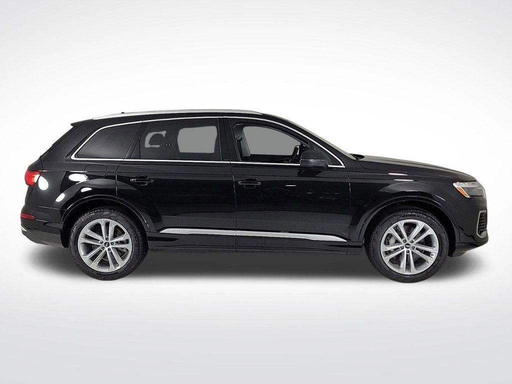 new 2025 Audi Q7 car, priced at $75,655