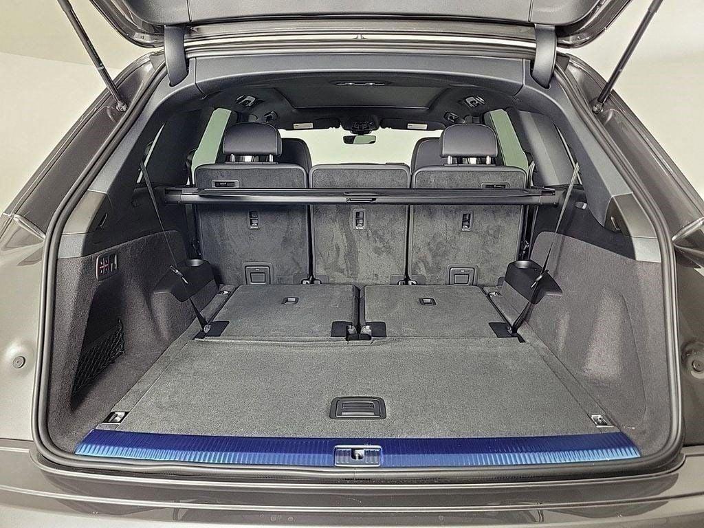 new 2025 Audi Q7 car, priced at $67,100