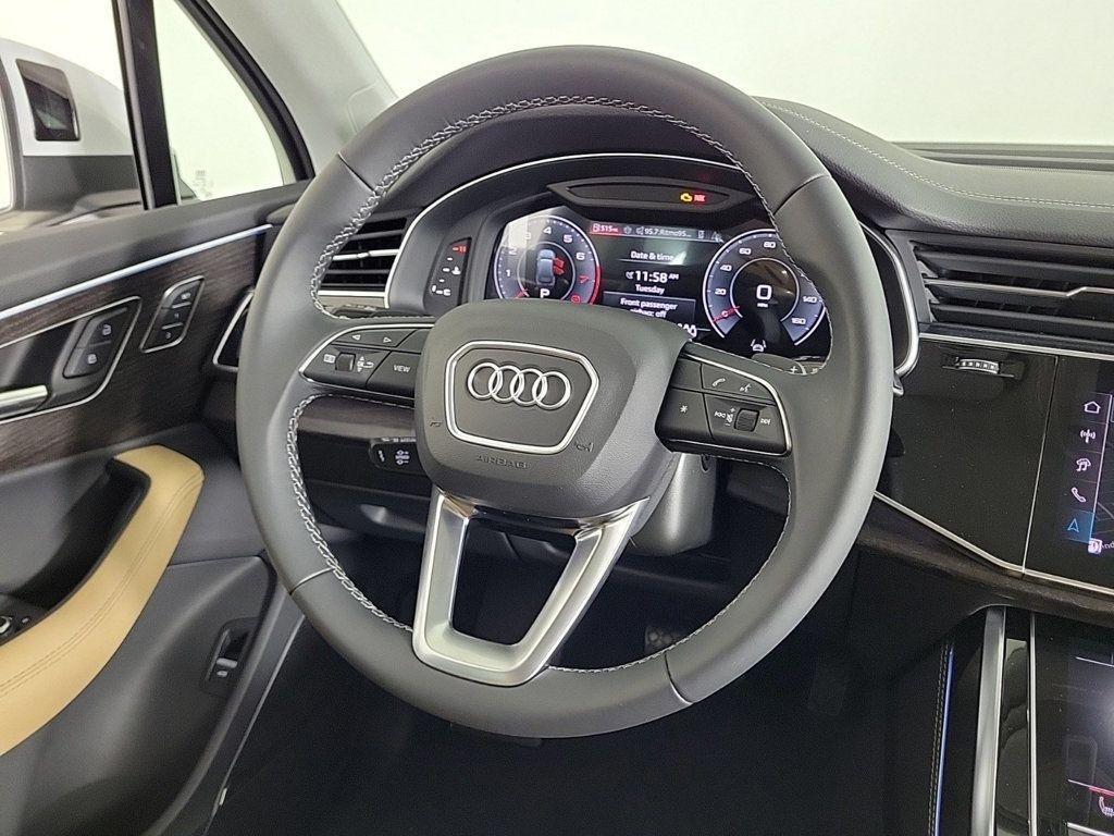 new 2025 Audi Q7 car, priced at $72,605