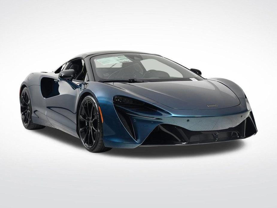 new 2025 McLaren Artura car, priced at $317,158