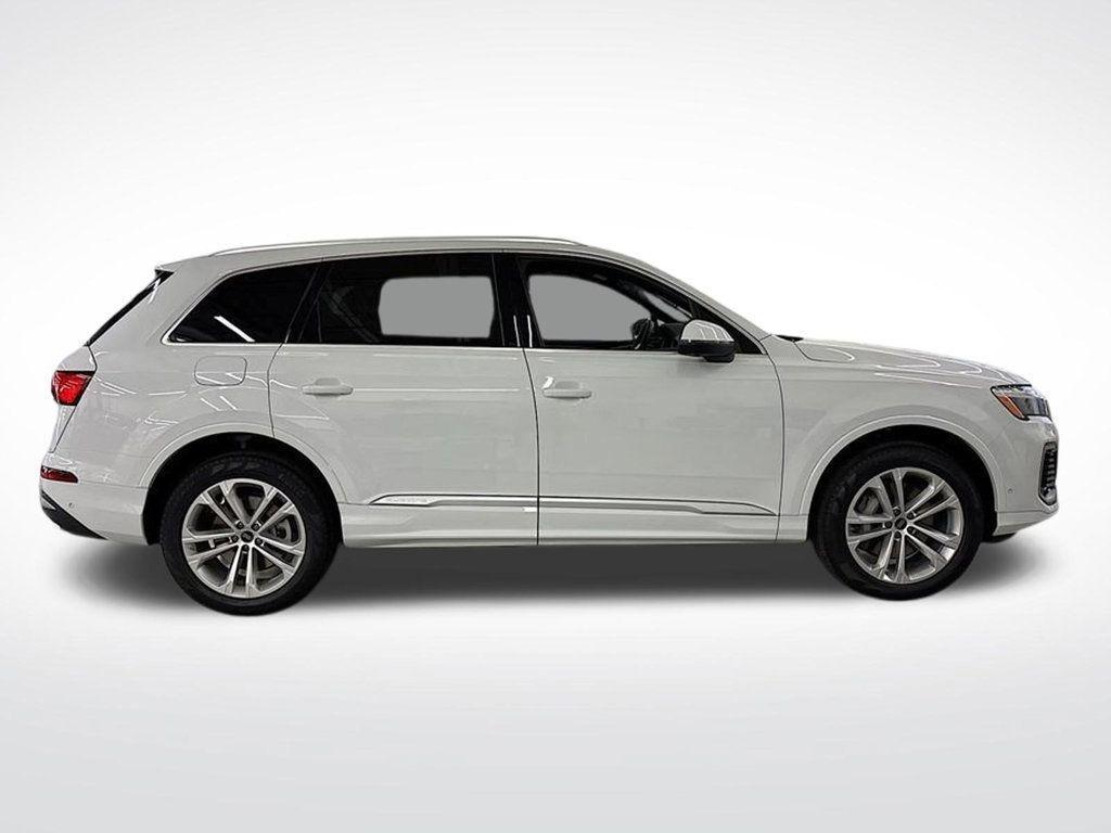 new 2025 Audi Q7 car, priced at $68,600