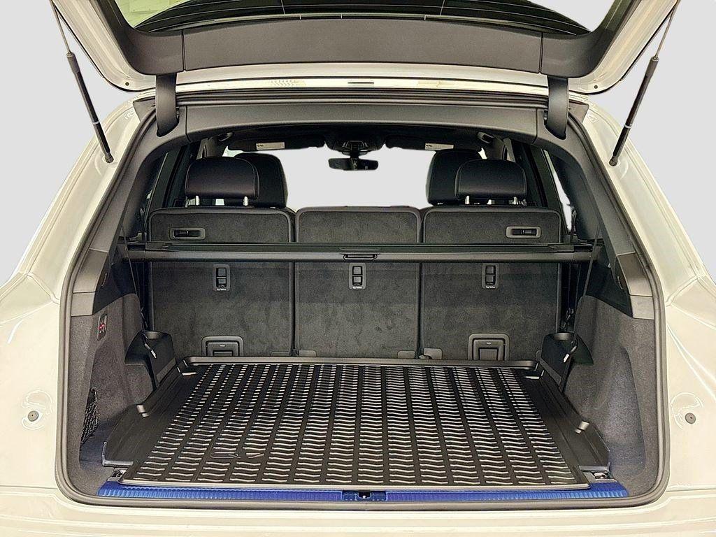 new 2025 Audi Q7 car, priced at $68,600