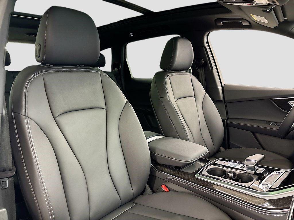 new 2025 Audi Q7 car, priced at $68,600