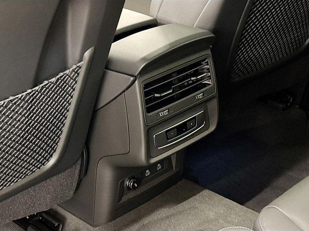 new 2025 Audi Q7 car, priced at $68,600