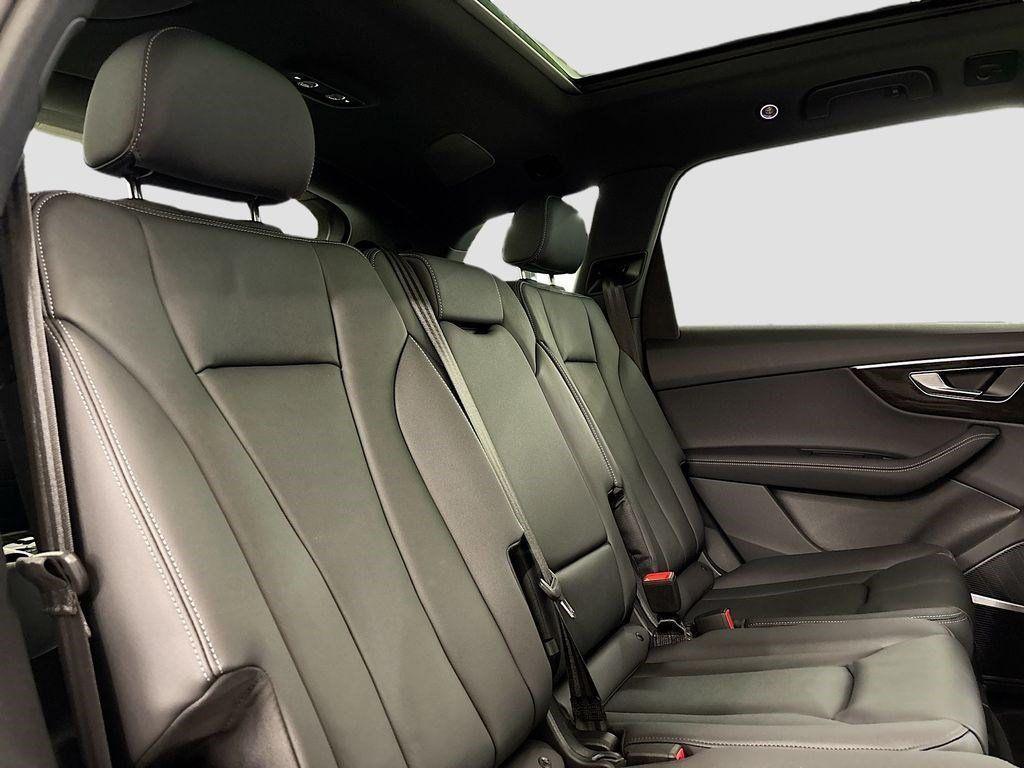 new 2025 Audi Q7 car, priced at $68,600