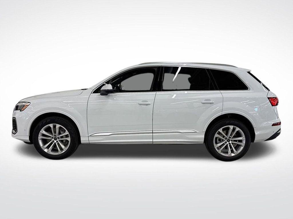 new 2025 Audi Q7 car, priced at $68,600
