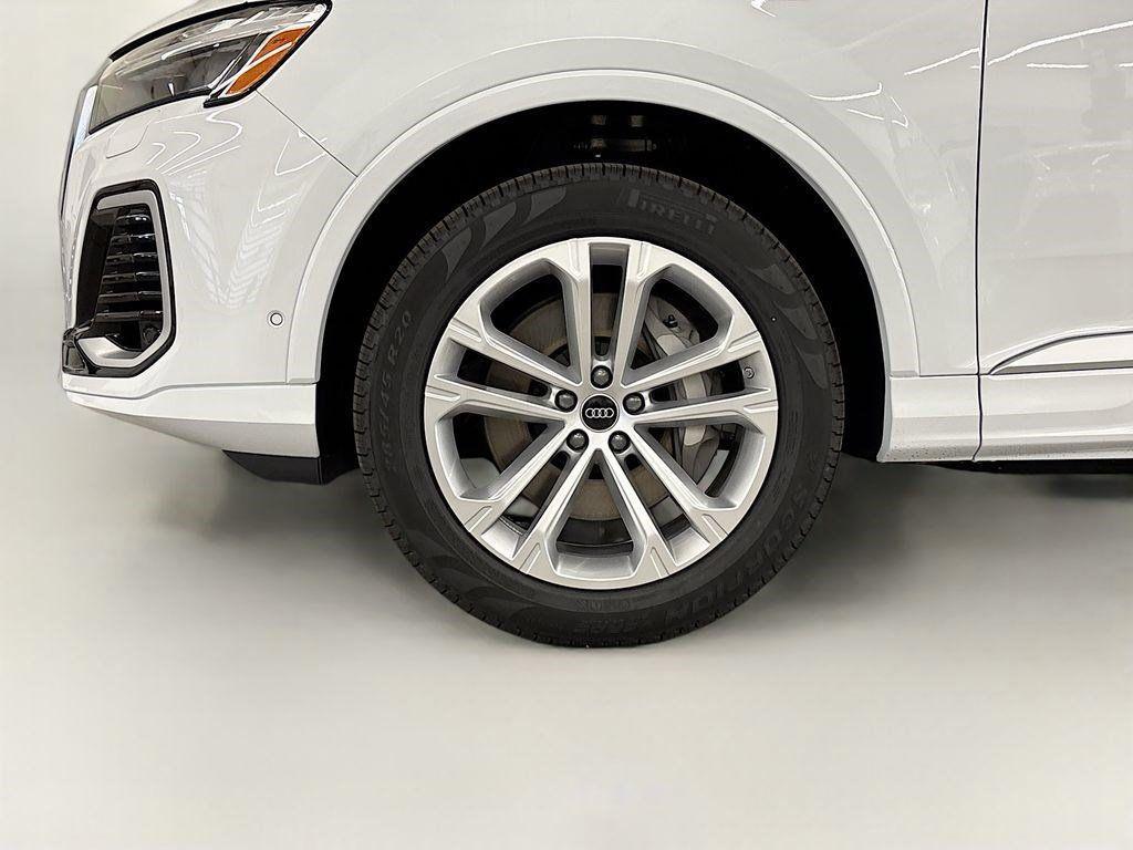 new 2025 Audi Q7 car, priced at $68,600