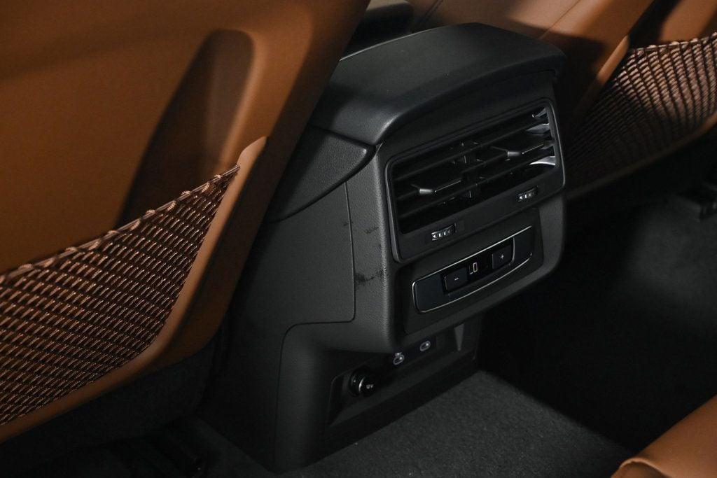 new 2025 Audi Q7 car, priced at $62,305