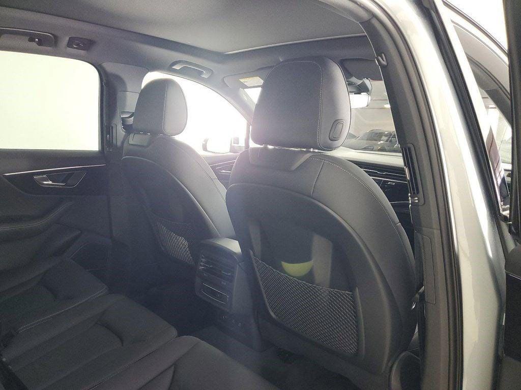 new 2025 Audi Q7 car, priced at $71,700