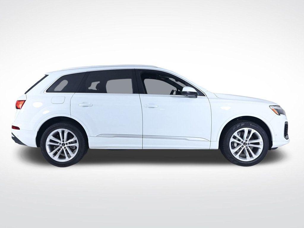 new 2025 Audi Q7 car, priced at $68,100