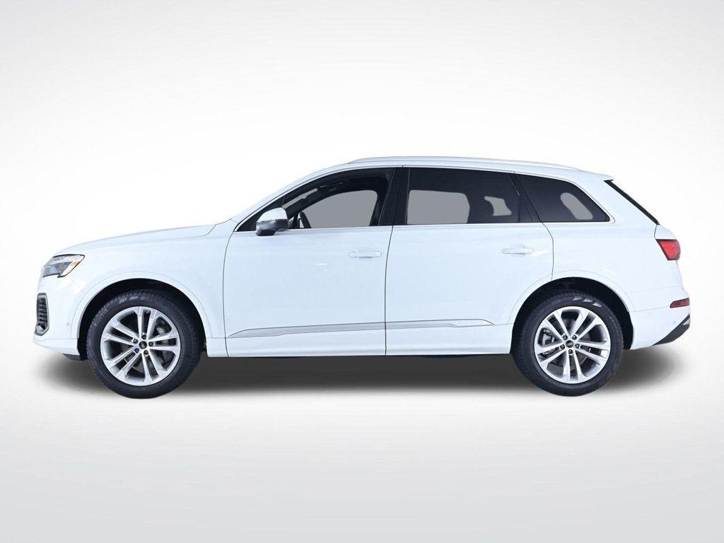 new 2025 Audi Q7 car, priced at $68,100