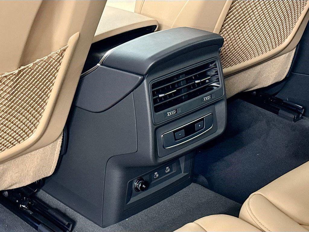 new 2025 Audi Q7 car, priced at $72,600