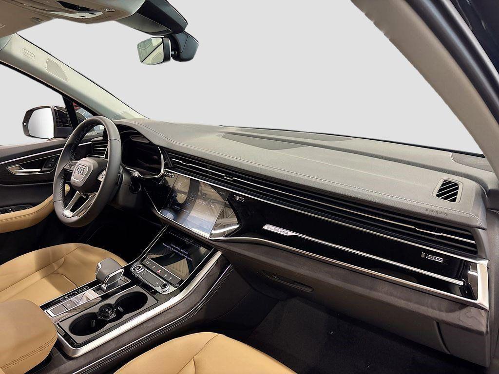 new 2025 Audi Q7 car, priced at $72,600