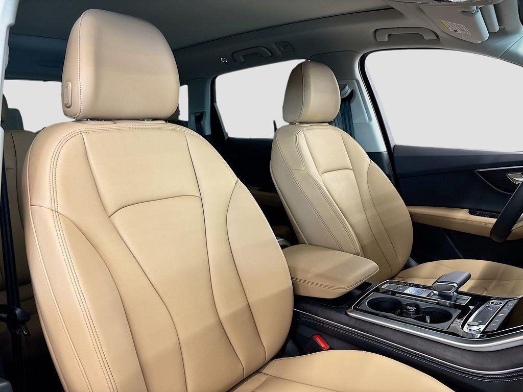 new 2025 Audi Q7 car, priced at $72,600