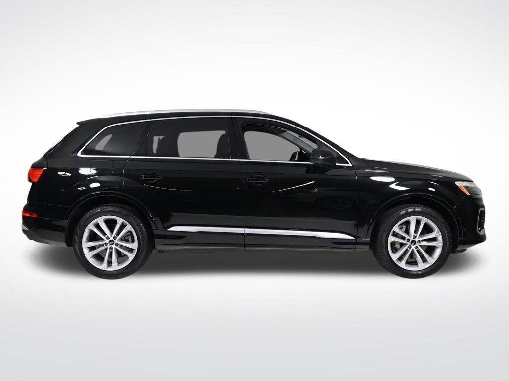 used 2025 Audi Q7 car, priced at $59,900