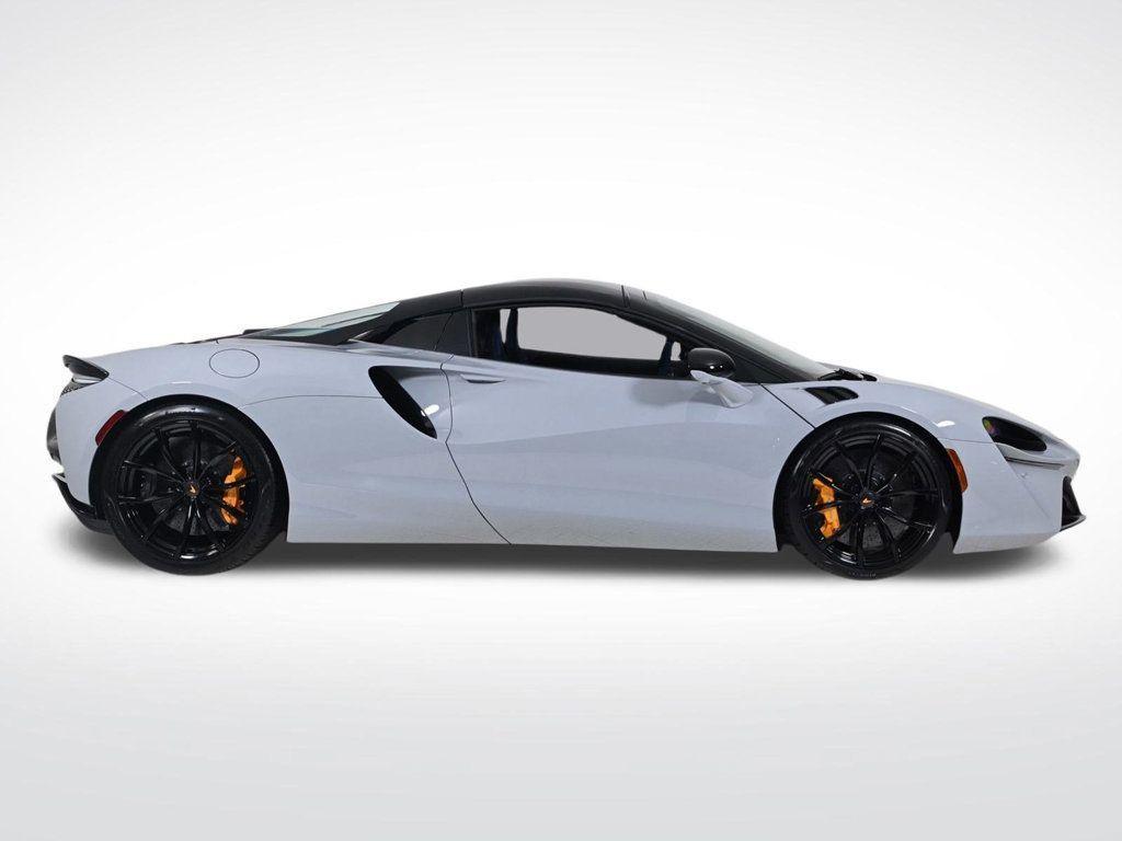 new 2025 McLaren Artura car, priced at $350,164