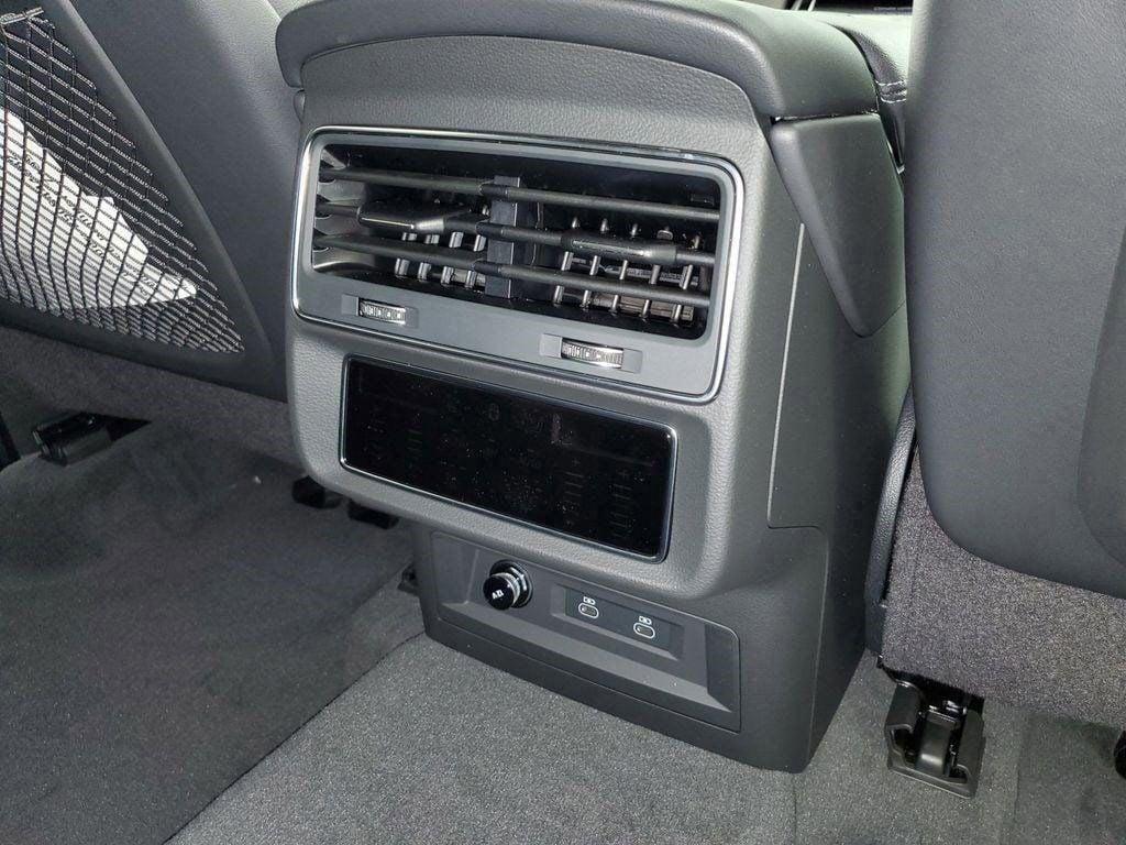 new 2025 Audi Q7 car, priced at $72,250