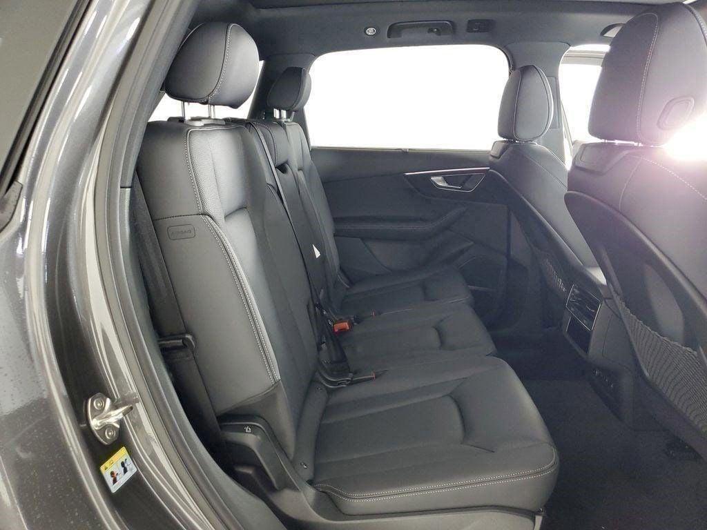 new 2025 Audi Q7 car, priced at $72,250