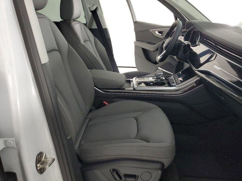 new 2025 Audi Q7 car, priced at $69,290