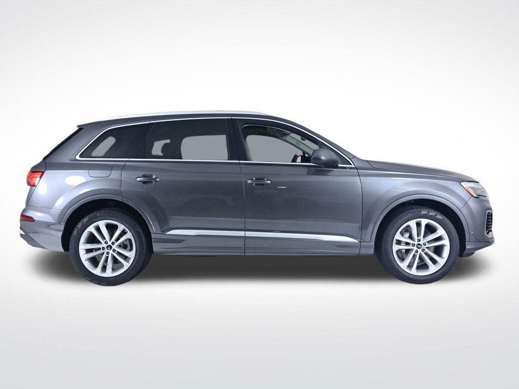 new 2025 Audi Q7 car, priced at $68,600