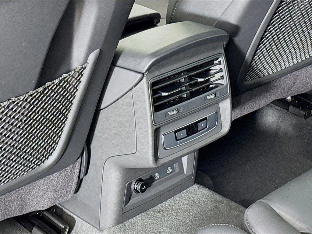 new 2025 Audi Q7 car, priced at $69,290