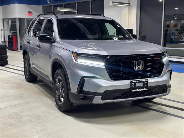 new 2025 Honda Pilot car, priced at $50,795