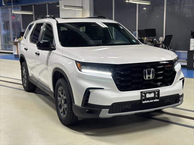 new 2025 Honda Pilot car, priced at $51,250