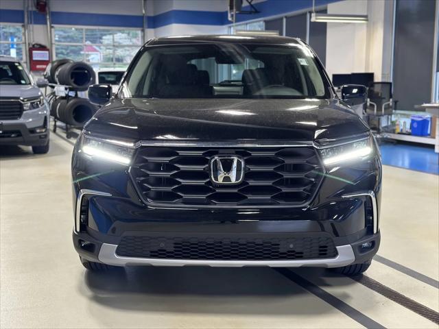 new 2025 Honda Pilot car, priced at $49,645