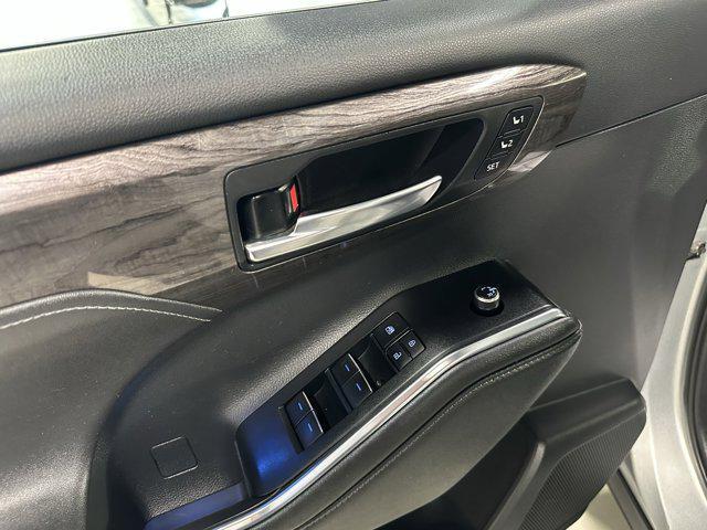 used 2020 Toyota Highlander car, priced at $28,342