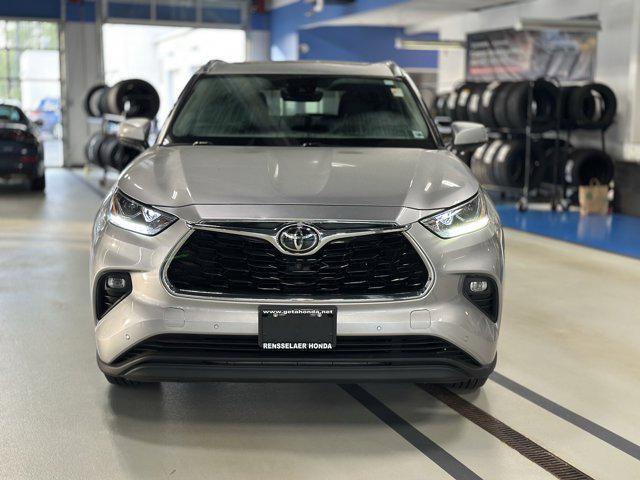 used 2020 Toyota Highlander car, priced at $28,342