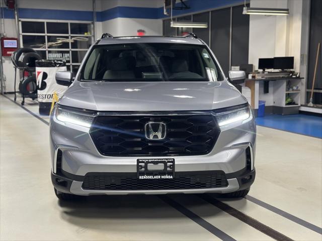 new 2025 Honda Pilot car, priced at $50,995