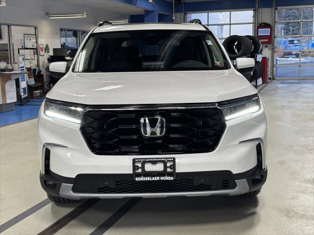 new 2025 Honda Pilot car, priced at $52,180