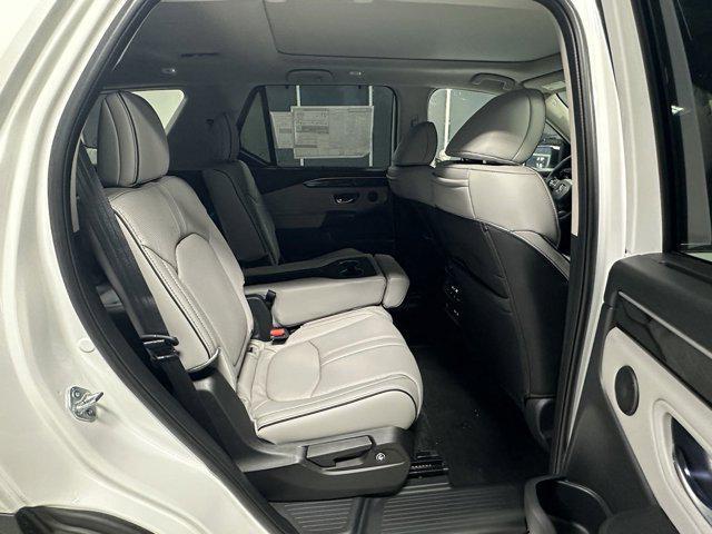 new 2025 Honda Pilot car, priced at $55,715