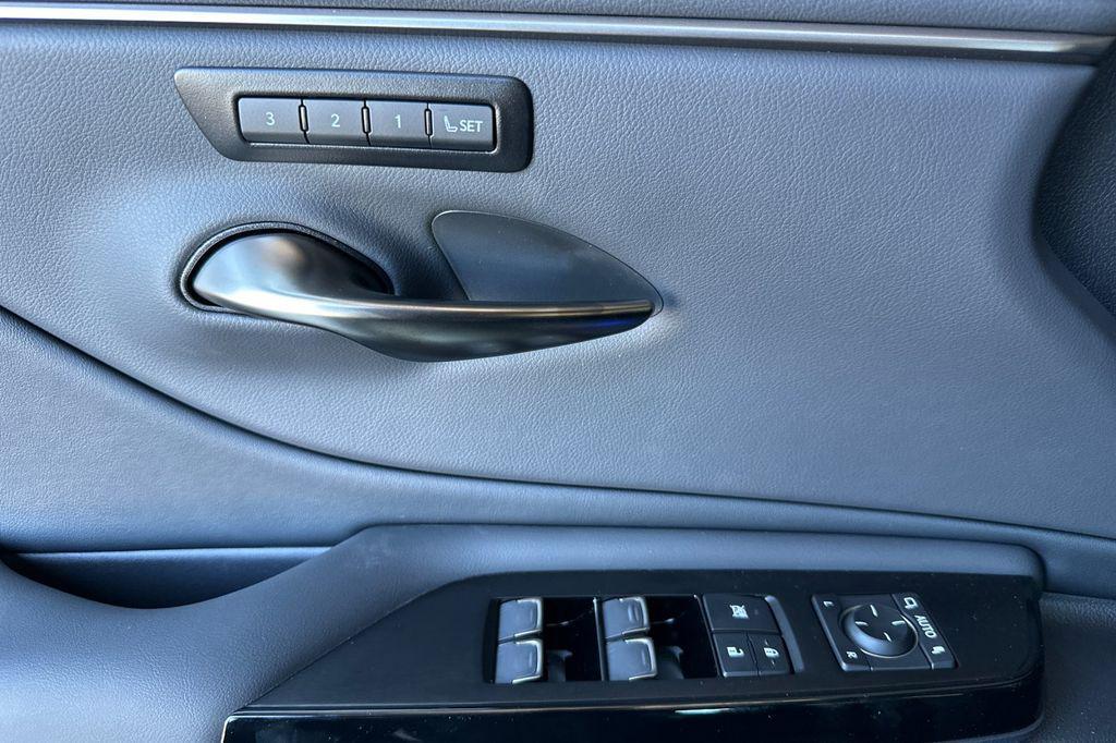 new 2025 Lexus ES 300h car, priced at $48,785