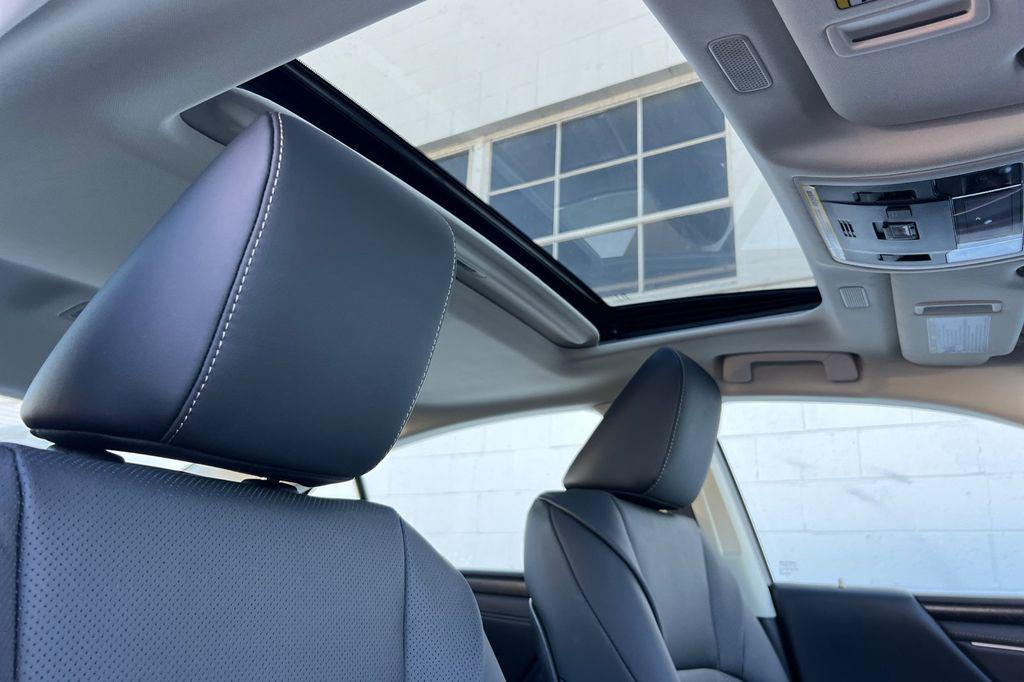 new 2025 Lexus ES 300h car, priced at $51,164