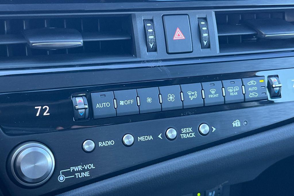 new 2025 Lexus ES 300h car, priced at $51,164