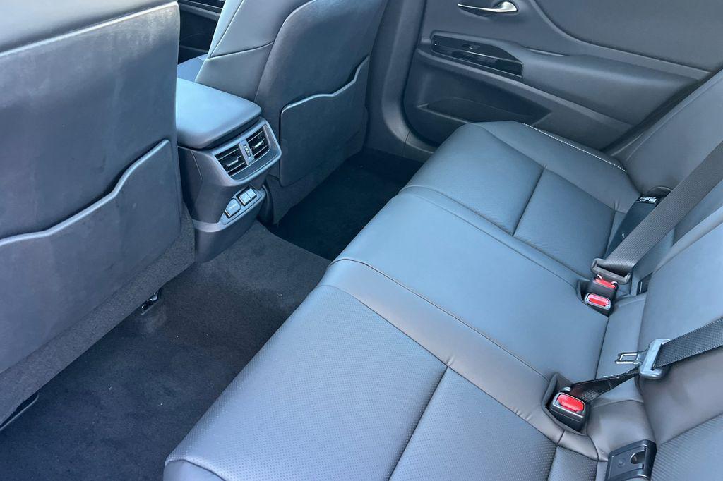 new 2025 Lexus ES 300h car, priced at $51,164