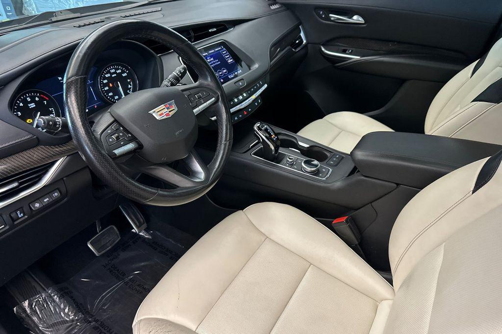 used 2022 Cadillac XT4 car, priced at $17,900