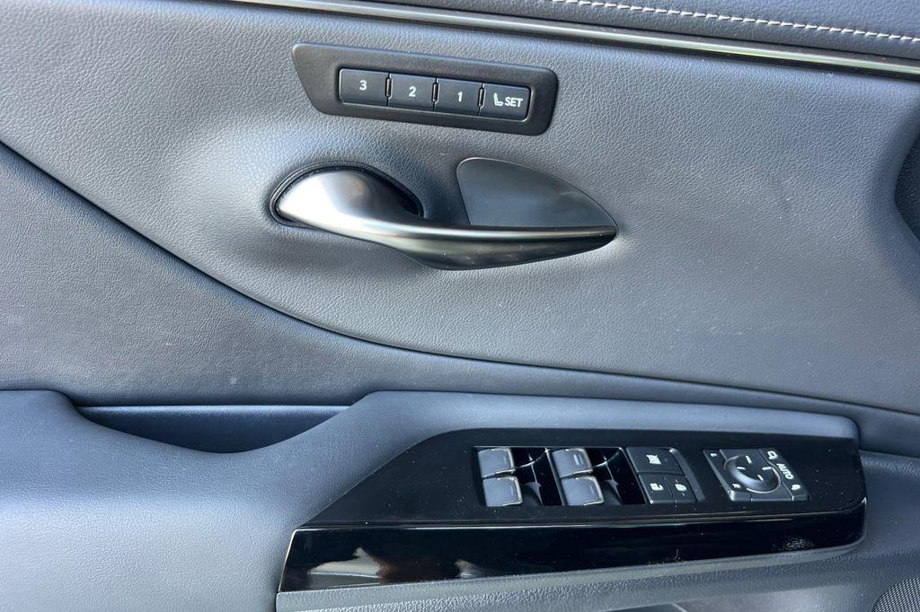 used 2022 Lexus ES 350 car, priced at $35,900