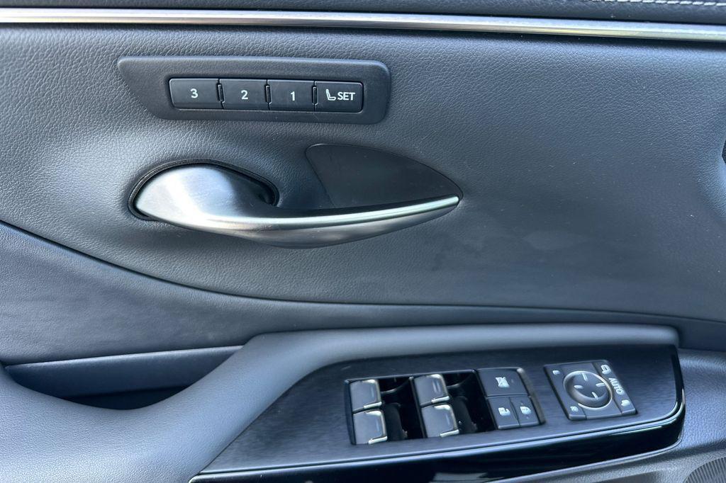 used 2022 Lexus ES 300h car, priced at $33,600