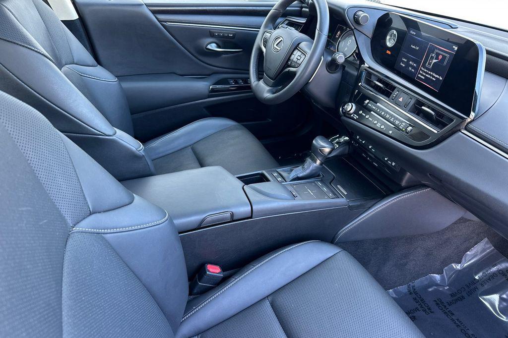 used 2022 Lexus ES 300h car, priced at $33,600
