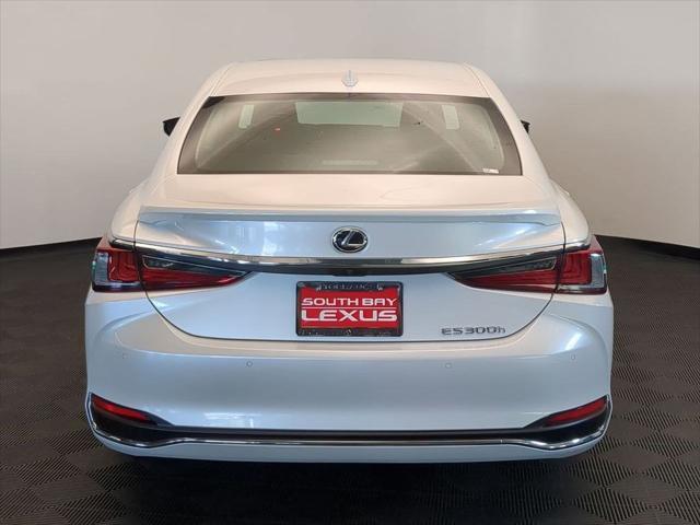 new 2025 Lexus ES 300h car, priced at $52,874