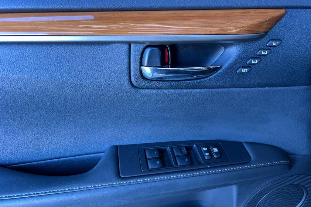 used 2013 Lexus ES 300h car, priced at $15,900