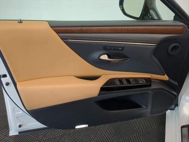 used 2023 Lexus ES 300h car, priced at $38,900