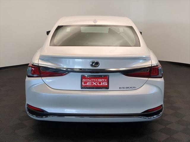 new 2025 Lexus ES 300h car, priced at $51,529